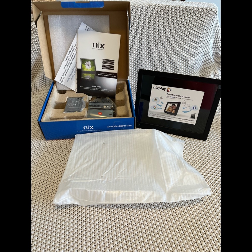 Nix Ultra Thin Motion Sensor Frame - 10”
